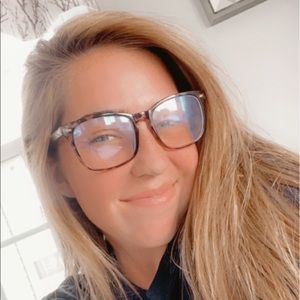 Meet your Posher, Becca